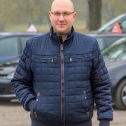 Autoskolas braukšanas instruktors Valdis Legzdiņš